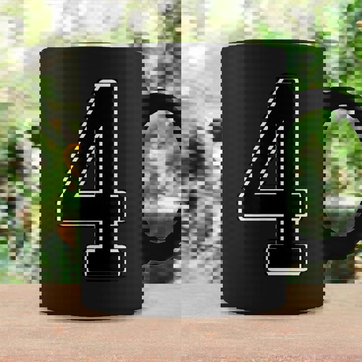 【両面プリント・表裏】4 数字 背番号・胸 ユニフォーム ナンバー【ブラック／黒の文字】スポーツ 部活 チーム 野球 コーヒーマグ ギフトのアイデア