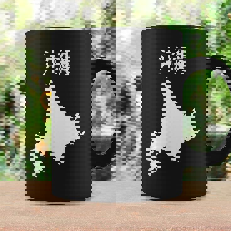 【沖縄】北海道 沖縄県 都道府県 遊び心 おもしろ 面白い ネタ 地図 シルエット 地理 癖強い お笑い 笑える 変な コーヒーマグ ギフトのアイデア