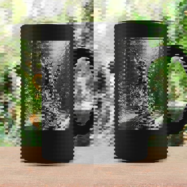 おもしろいアライグマ乗馬トラ驚いた怖い猫の自撮り。 コーヒーマグ ギフトのアイデア