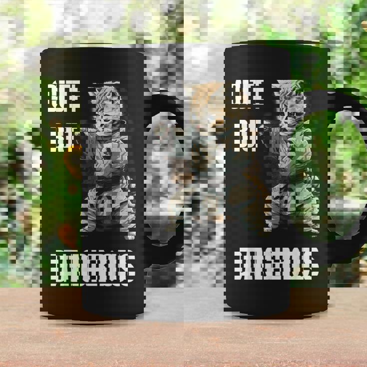 かわいいけど危険な空手 面白い テコンドー 猫 格闘技 コーヒーマグ ギフトのアイデア