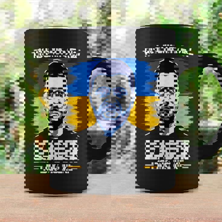 これが本当のリーダーがzelenskyをサポートしているように見えるものです。 コーヒーマグ ギフトのアイデア