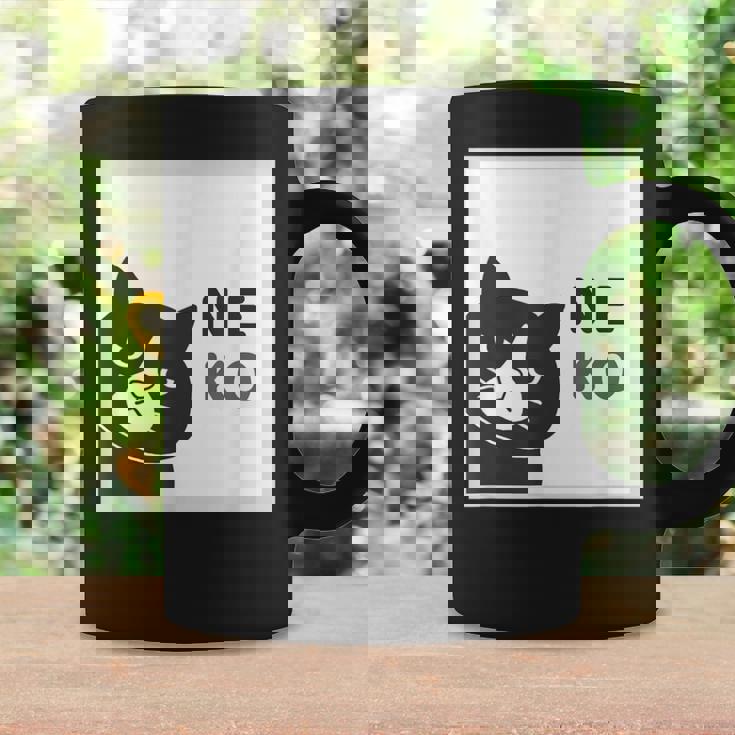 ねこさん Neko ハチワレ『まどの なか から』【どうぶつフレンズ】フキゲンネコ 猫 顔 窓 イラスト コーヒーマグ ギフトのアイデア