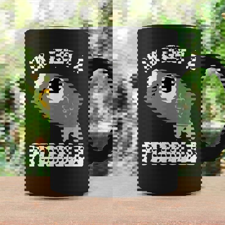 アイム・ジャスト・ア・ペブル・ダンディーズ・ワールド コーヒーマグ ギフトのアイデア