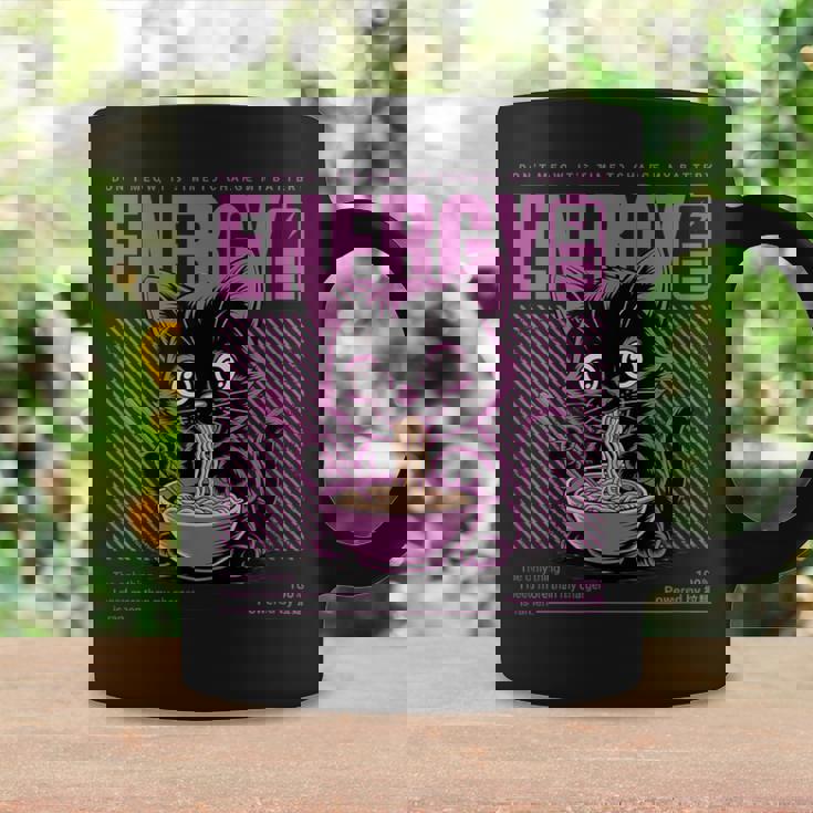 アニメ風ラーメン猫デザイン 充電と食欲のエネルギー系グラフィック コーヒーマグ ギフトのアイデア