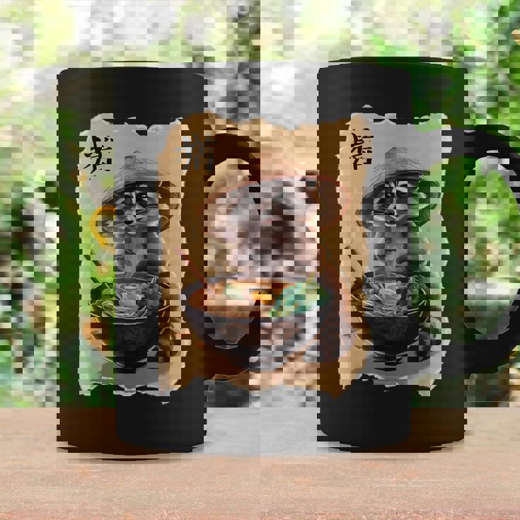 アライグマ 男性 女性 かわいい 食べる ラーメン 和 タヌキ コーヒーマグ ギフトのアイデア