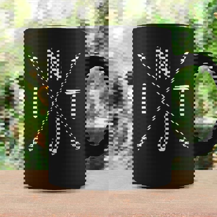 アロー クロス Intj シャツ コーヒーマグ ギフトのアイデア