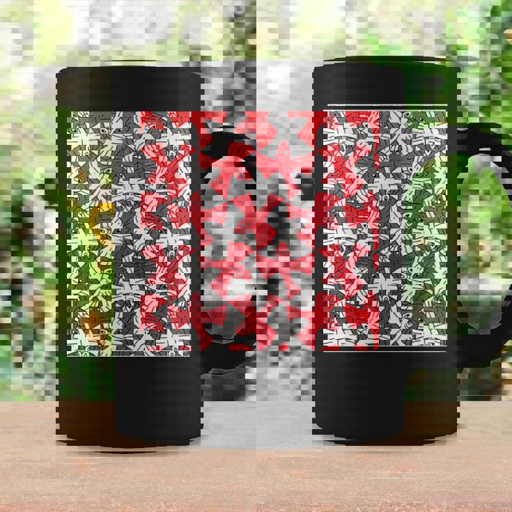 エッシャーにインスパイアされた鳥のテッセレーション。 コーヒーマグ ギフトのアイデア