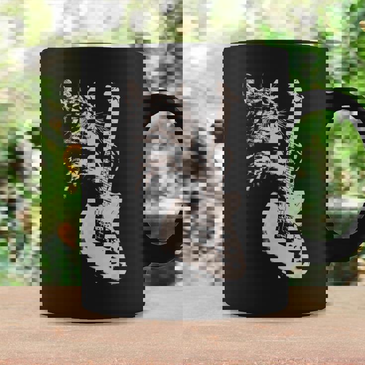 エレキギターを弾く猫 面白い猫ロッカー ロックショーで コーヒーマグ ギフトのアイデア