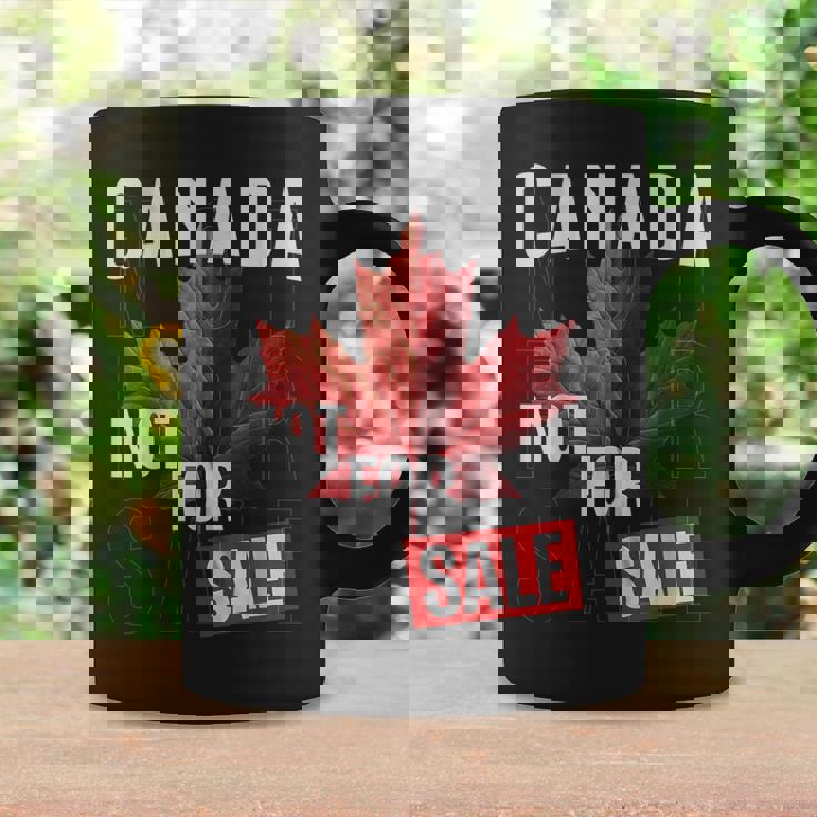 カナダはメープルリーフの愛国的なシャツと一緒に販売されていません。 コーヒーマグ ギフトのアイデア
