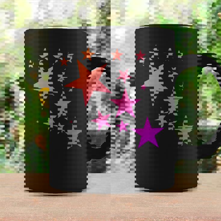 カラフルなオレンジピンクの星、流れ星柄デザイン。 コーヒーマグ ギフトのアイデア