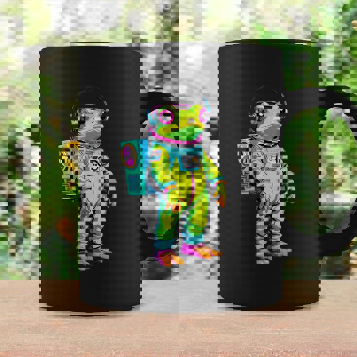 カラフルなカエルの宇宙飛行士キャラクター コーヒーマグ ギフトのアイデア