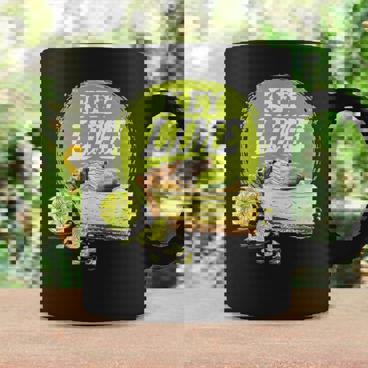 クラシックなデザート愛好家のための素晴らしいキーライムパイ。 コーヒーマグ ギフトのアイデア