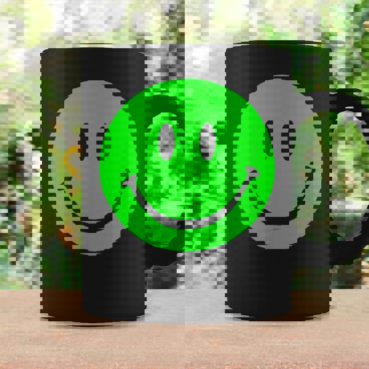 グリーン スマイリーフェイス レトロ グリーン ハッピーフェイス コーヒーマグ ギフトのアイデア