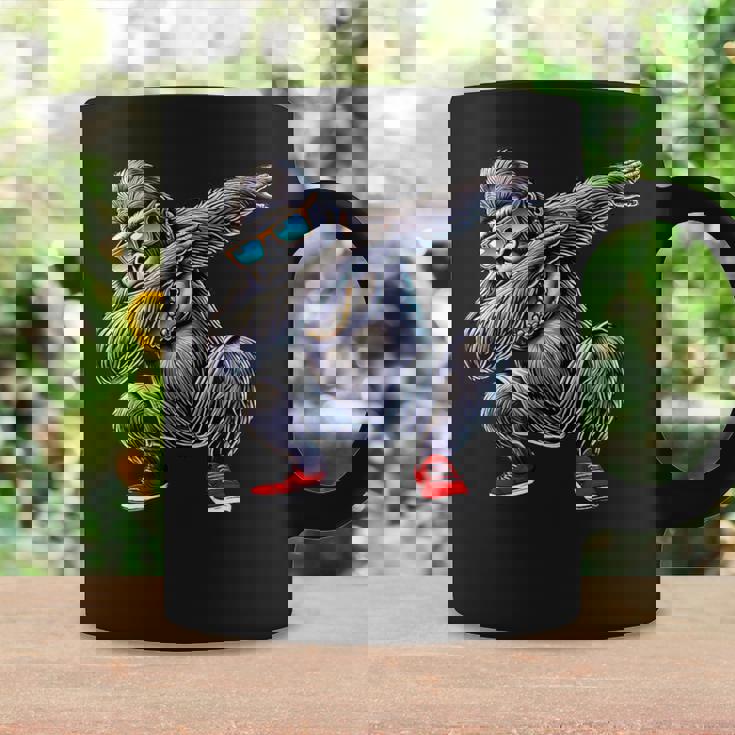 サングラスをかけたダブダンスのゴリラ猿 コーヒーマグ ギフトのアイデア