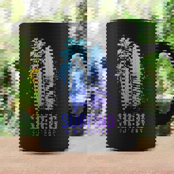 サーフィンセラピー ヴィンテージ サーフボード ヤシの木 ビーチサーファー コーヒーマグ ギフトのアイデア