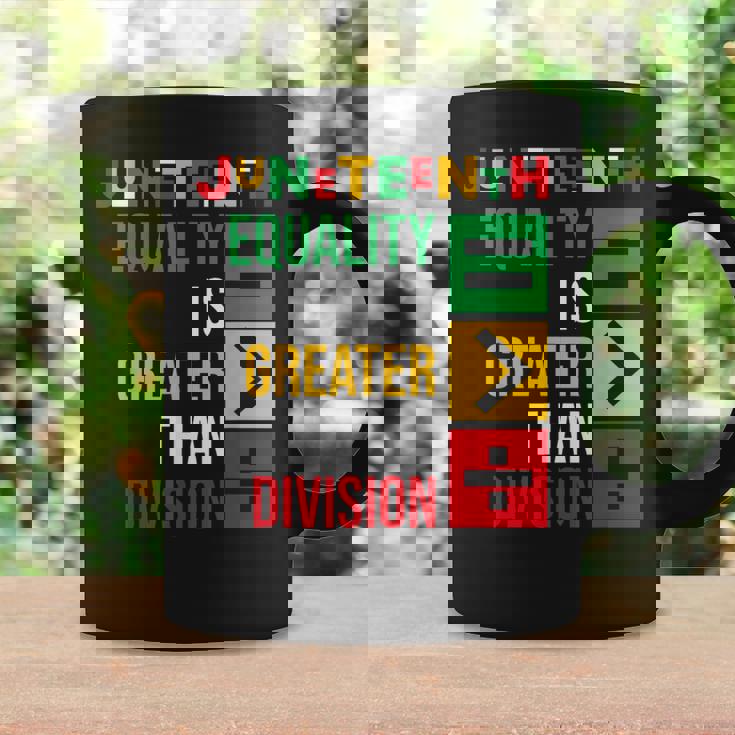 ジューンティーンスの平等は分裂よりも大きい コーヒーマグ ギフトのアイデア