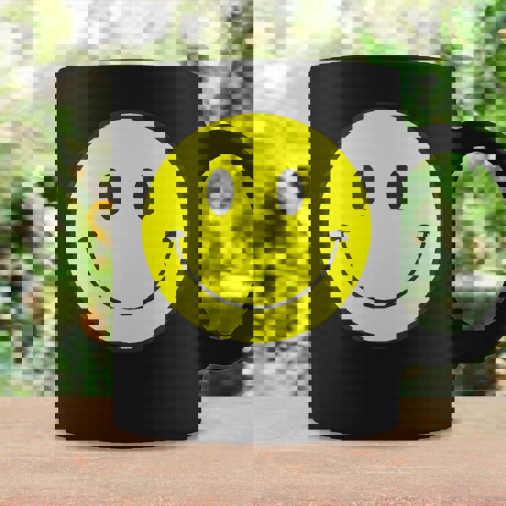 スマイル フェイス 笑顔（ベーシック）【スマイリー】ニコニコ 絵文字 黄色 ポップ かわいい イラスト コーヒーマグ ギフトのアイデア