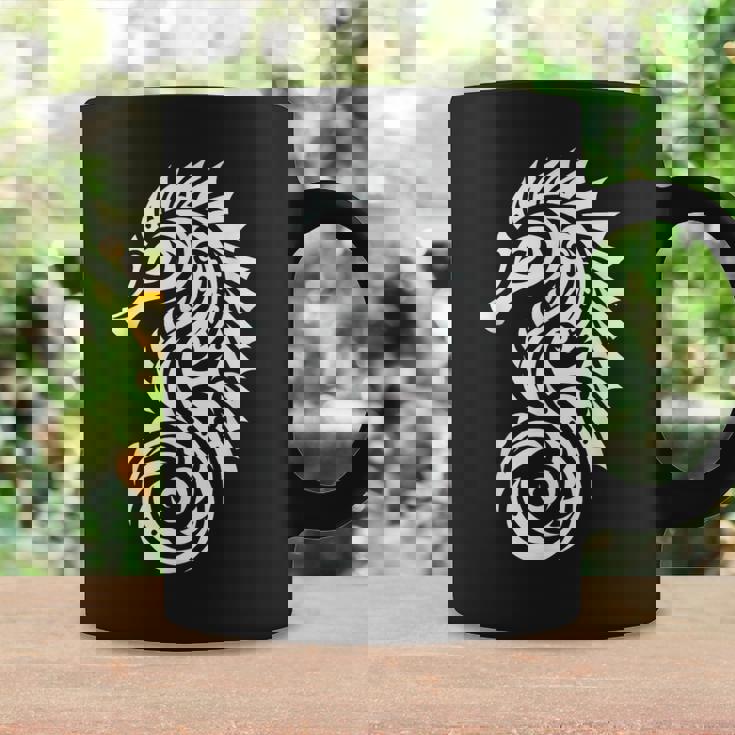 タツノオトシゴ ポリネシア トライバル マオリ柄 ライト コーヒーマグ ギフトのアイデア