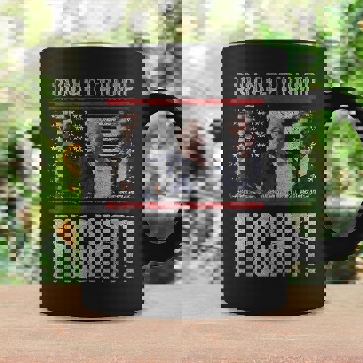 ドナルド・トランプ拳ポンプ We Fight American Flag Trump 2024 コーヒーマグ ギフトのアイデア