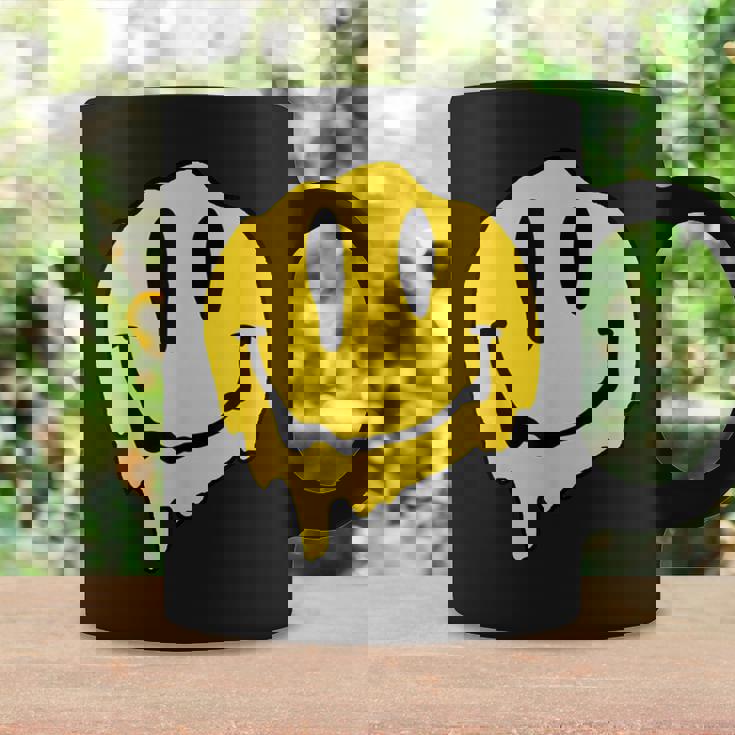 ドリッピースマイルイエロースマイルフェイスシャツ かわいい ハッピースマイルフェイス コーヒーマグ ギフトのアイデア