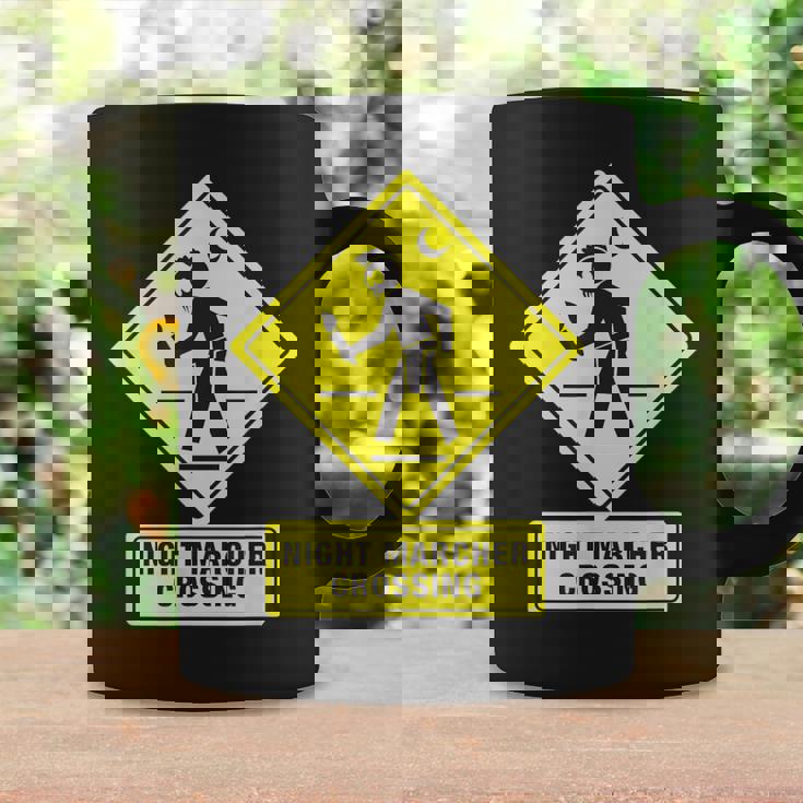 ナイトマーチャークロッシングハワイゴースト面白い コーヒーマグ ギフトのアイデア