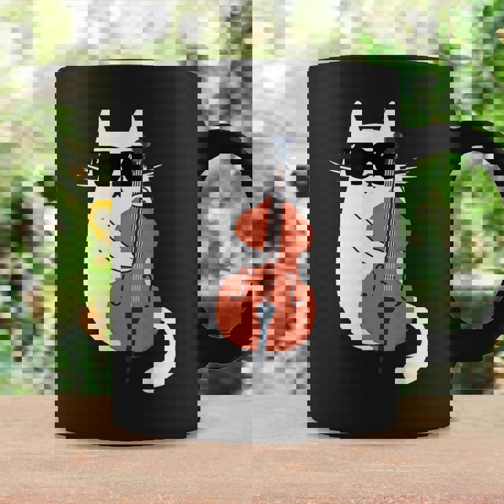 ネコとコントラバス 猫とサングラス ネコ好き 猫飼い コントラバス ウッドベース ダブルベース ジャズ音楽 ネコ 猫 コーヒーマグ ギフトのアイデア