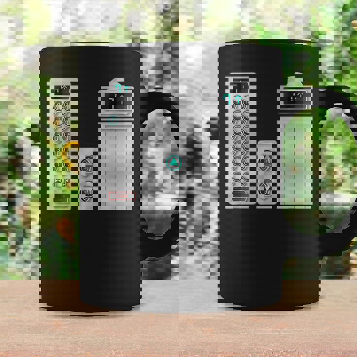 ハロウィンコスチューム、クールなエレベーターボタンアート コーヒーマグ ギフトのアイデア