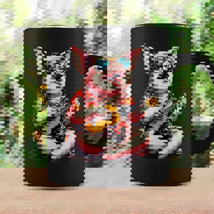 ハワイアンシャツを着たブタ、ウクレレ遊び。 コーヒーマグ ギフトのアイデア