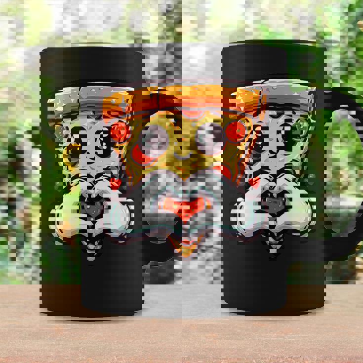 ハートの手でペパロニピザのスライス、かわいいピザ コーヒーマグ ギフトのアイデア