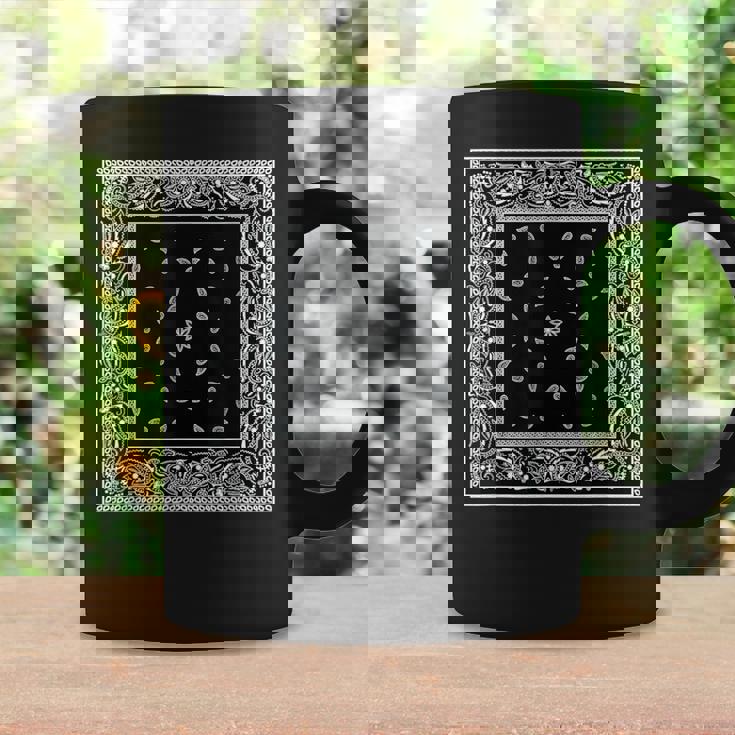 メンズ ブラック ホワイト バンダナ プリント ブラック ペイズリー柄 コーヒーマグ ギフトのアイデア