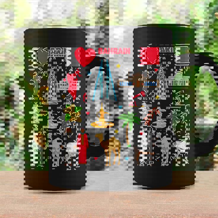 バーレーンの手描きシンボル、バーレーンの地図、文化的アイコン コーヒーマグ ギフトのアイデア