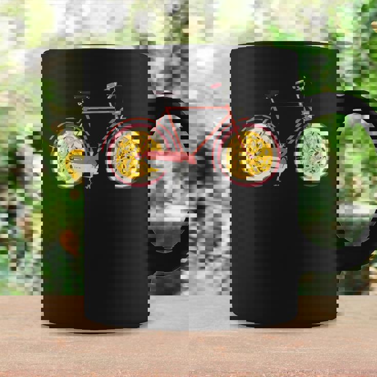 パッションフルーツ 季節 くだもの 自転車 冒険 運動 サイクリスト 散策 果物好き 健康 利点 免疫 ブースト コーヒーマグ ギフトのアイデア