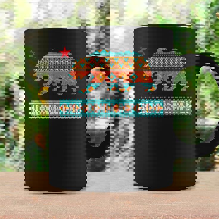 ヒッピー カリフォルニア リパブリック ネイティブ アメリカン パターン シャツ コーヒーマグ ギフトのアイデア