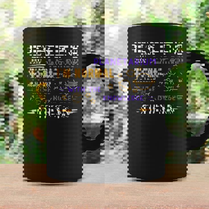 プラネタリウムに入らせてください、私は普通のミームです コーヒーマグ ギフトのアイデア