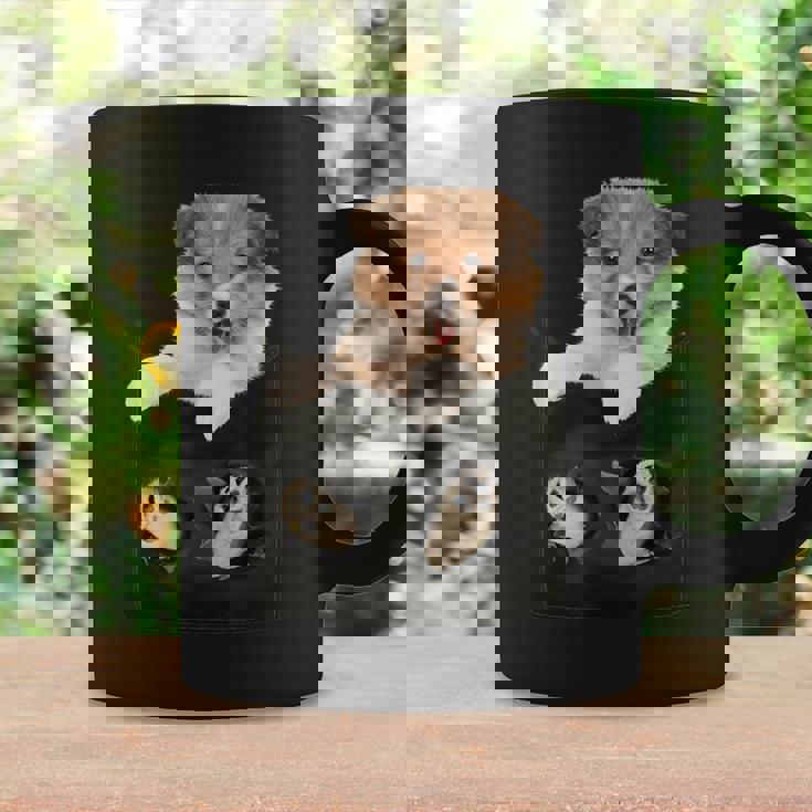 プリントポケットに入ったコリー犬 犬好きに面白い コーヒーマグ ギフトのアイデア