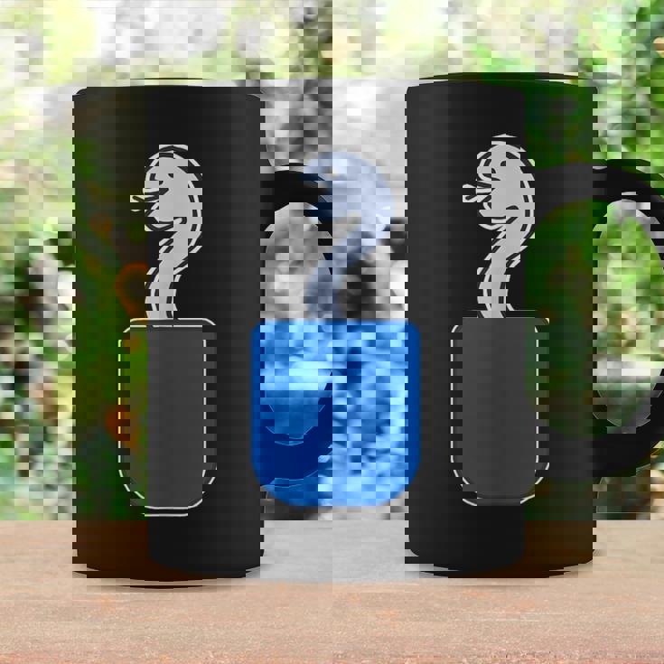 ヘビ 蛇（巳年）《いん ざ ポケット》ワンポイント 胸【どうぶつ フレンズ】動物 ポップ かわいい イラスト コーヒーマグ ギフトのアイデア