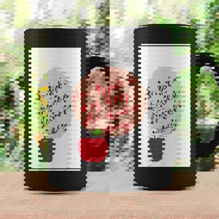 ヘルシーシャツアップル 最新 医者を遠ざける コーヒーマグ ギフトのアイデア