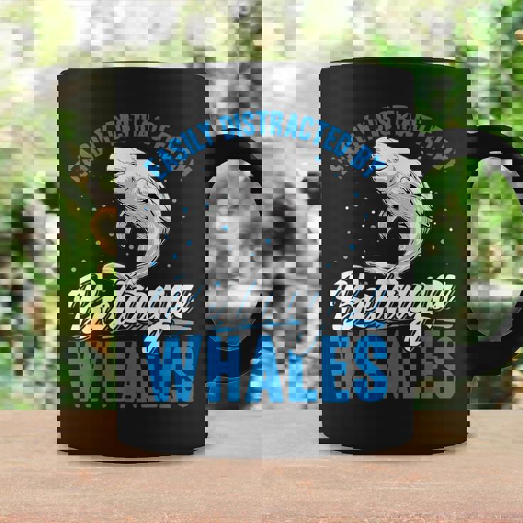 ベルーガクジラに簡単に気を取られる面白いシロイルカ動物。 コーヒーマグ ギフトのアイデア