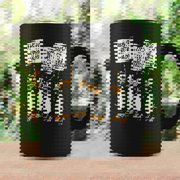 ペンギンの関税 聞いた島 ペンギンと一緒に立つ コーヒーマグ ギフトのアイデア