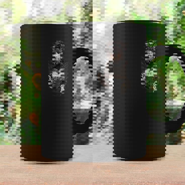 ポケットに入った面白いミニチュアシュナウザー。恋人たちに。 コーヒーマグ ギフトのアイデア