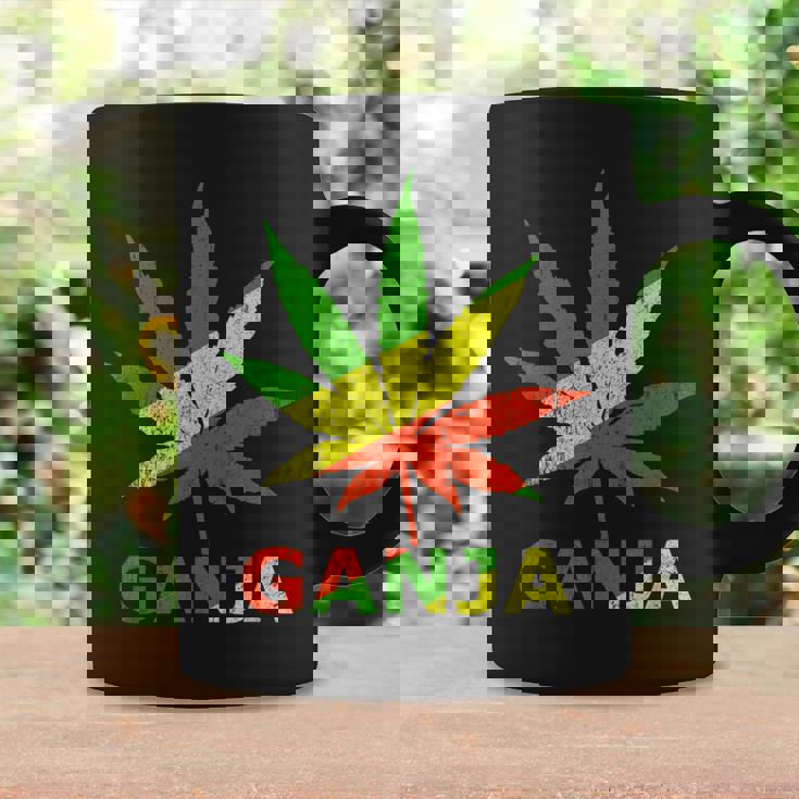 マリファナのガンジャ雑草の葉 ラスタカラー コーヒーマグ ギフトのアイデア