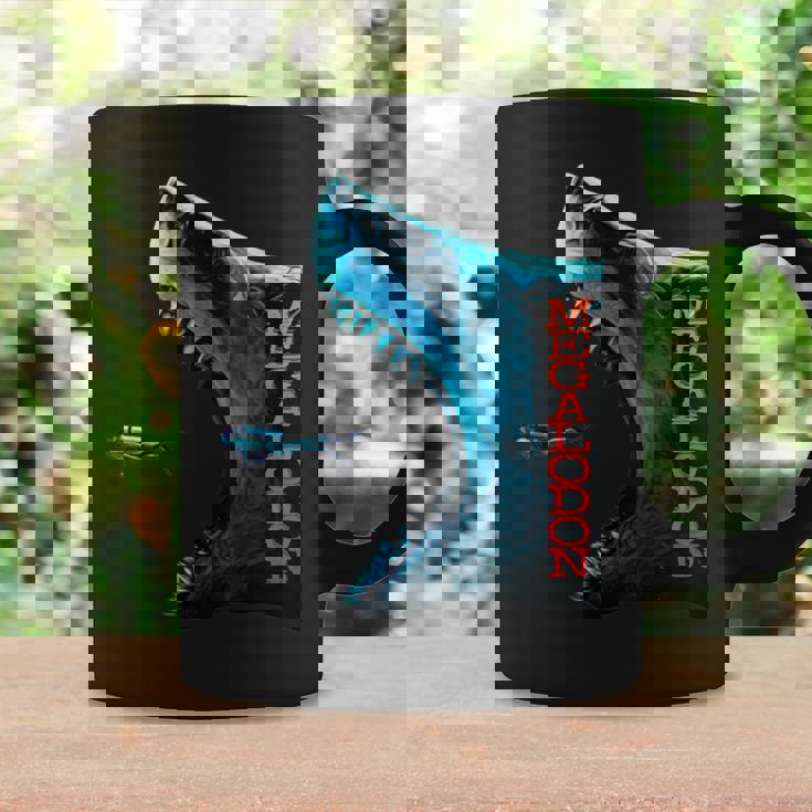 メガロドン モチーフ 原始のサメ サメ 鮫 略奪的な魚 背びれ メガロドン コーヒーマグ ギフトのアイデア