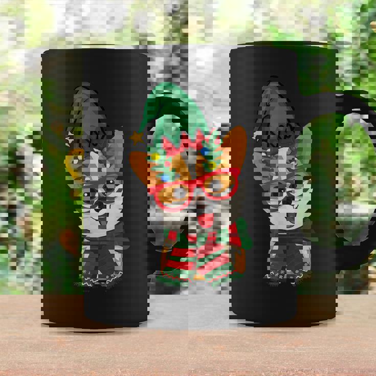 メリークリスマス かわいいオタクウェールズコーギー エルフの帽子とスカーフ付き コーヒーマグ ギフトのアイデア