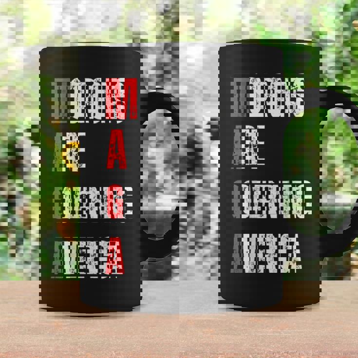 モロンはアメリカを支配している政治的ユーモアの自由のスピーチ コーヒーマグ ギフトのアイデア