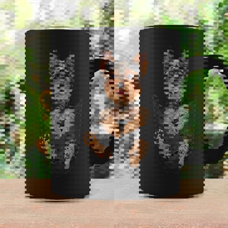 ヨークシャーテリアをポケットに入れて、ヨーキー犬愛好家に。 コーヒーマグ ギフトのアイデア