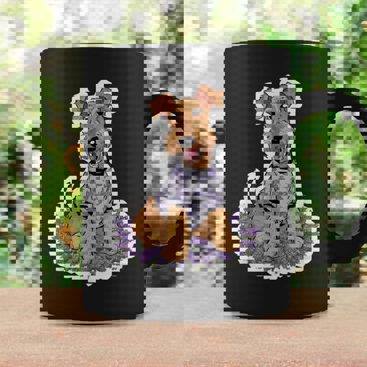 ライラックのエアデール テリア コーヒーマグ ギフトのアイデア