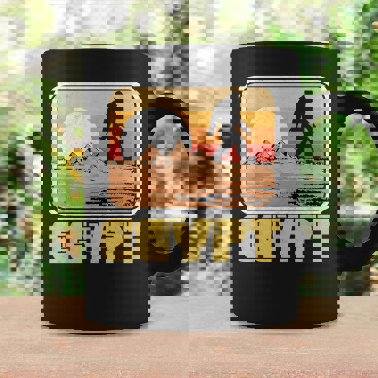 レトロ ビッグフット & ピラミッド エジプト サスカッチ グラフィック コーヒーマグ ギフトのアイデア