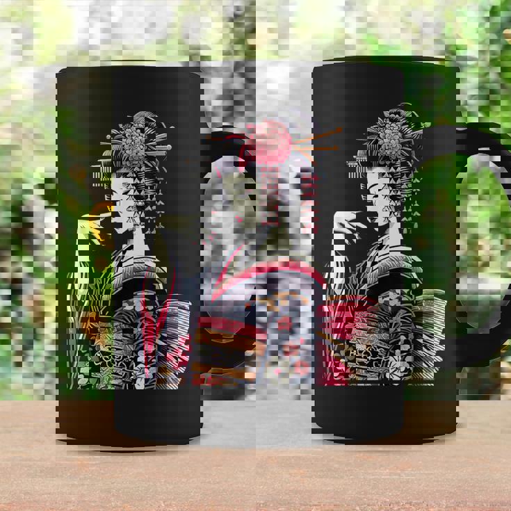 伝統的な着物のエレガントな日本の芸者のイラスト コーヒーマグ ギフトのアイデア