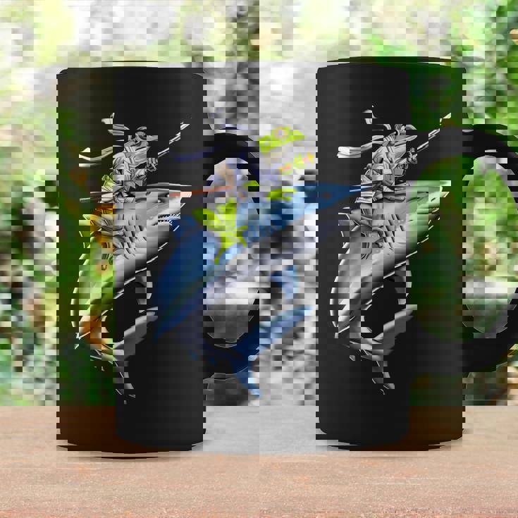 侍ニンジャカエルがサメに乗る日本の戦士面白い コーヒーマグ ギフトのアイデア