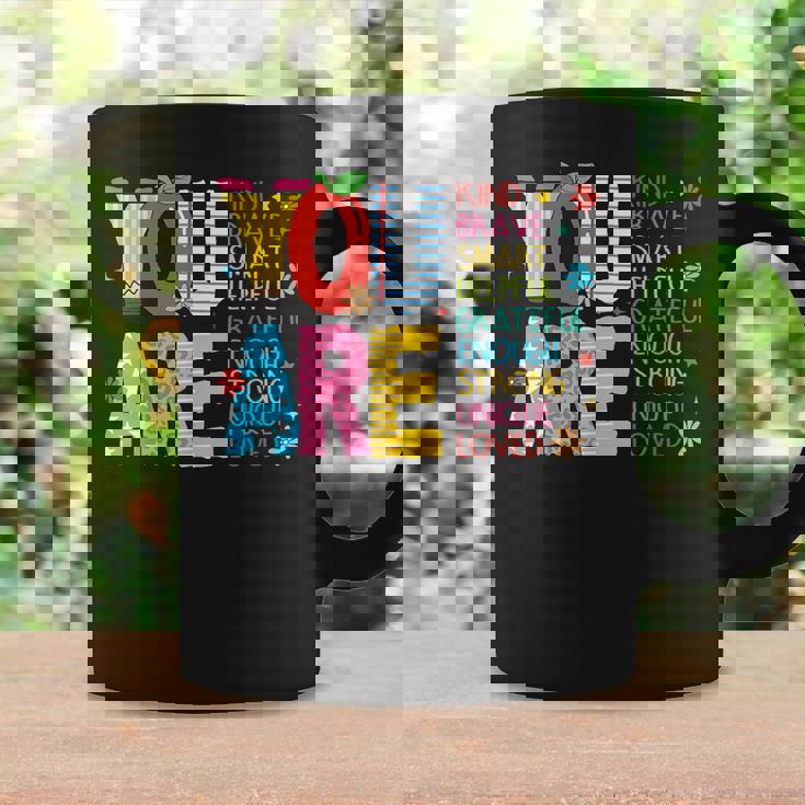 学校の初日に、あなたは素敵で、勇敢で、インスピレーションを与える先生です。 コーヒーマグ ギフトのアイデア